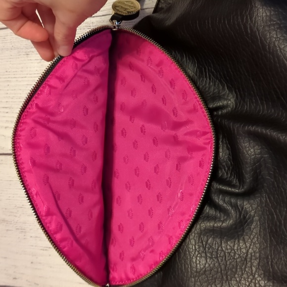 Juicy couture vegan leather backpack - Picture 6 of 9